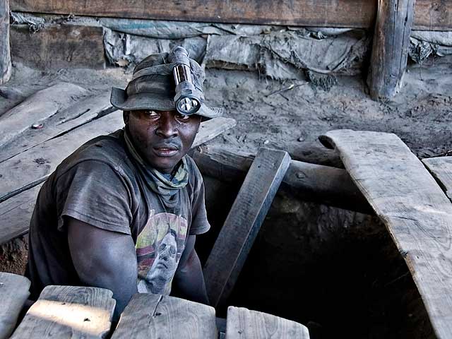 A graphite-coated miner emerges from the shaft at Merelani's Block D. Photo © Richard W. Hughes.