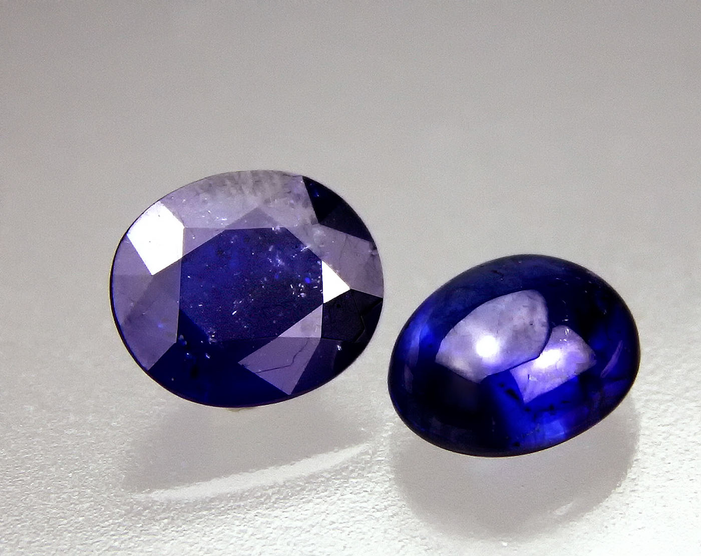 Figure 1. Two blue stones weighing 7.57 ct (left) and 6.62 ct (right) submitted to GIT for testing in May 2012. (Photo: Warinthip Krajae-Jan).