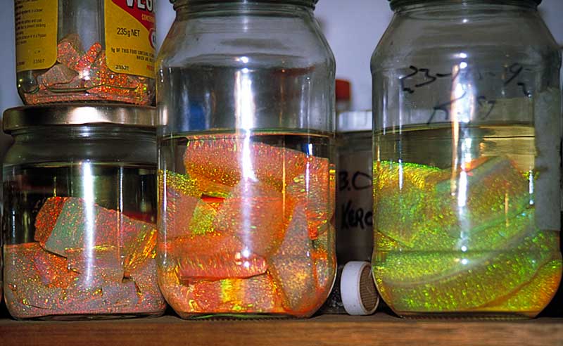 Cram's original experiments resulted in opal quite similar to other synthetic opals. Photo: R.W. Hughes