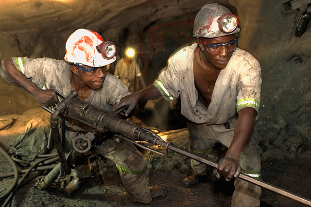 Tanzanite miners in Block C