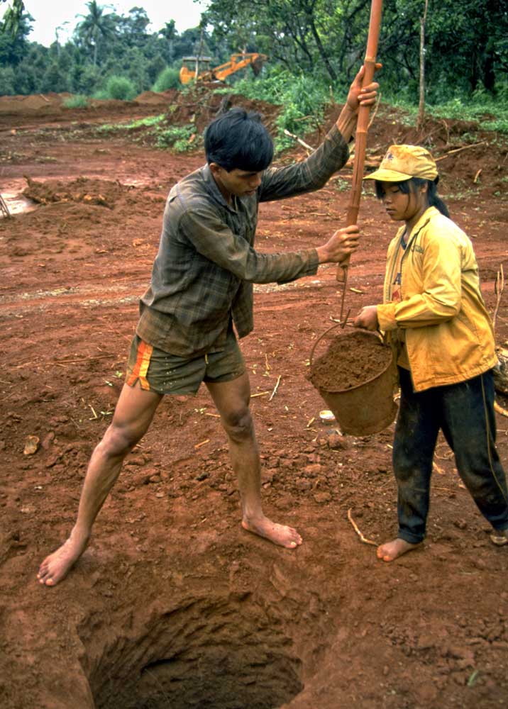 Miners at Khao Ploi Waen